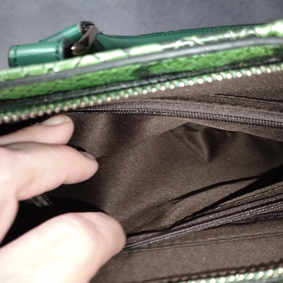 New Green Snake Skin Pattern Purse - Picture 7 of 8